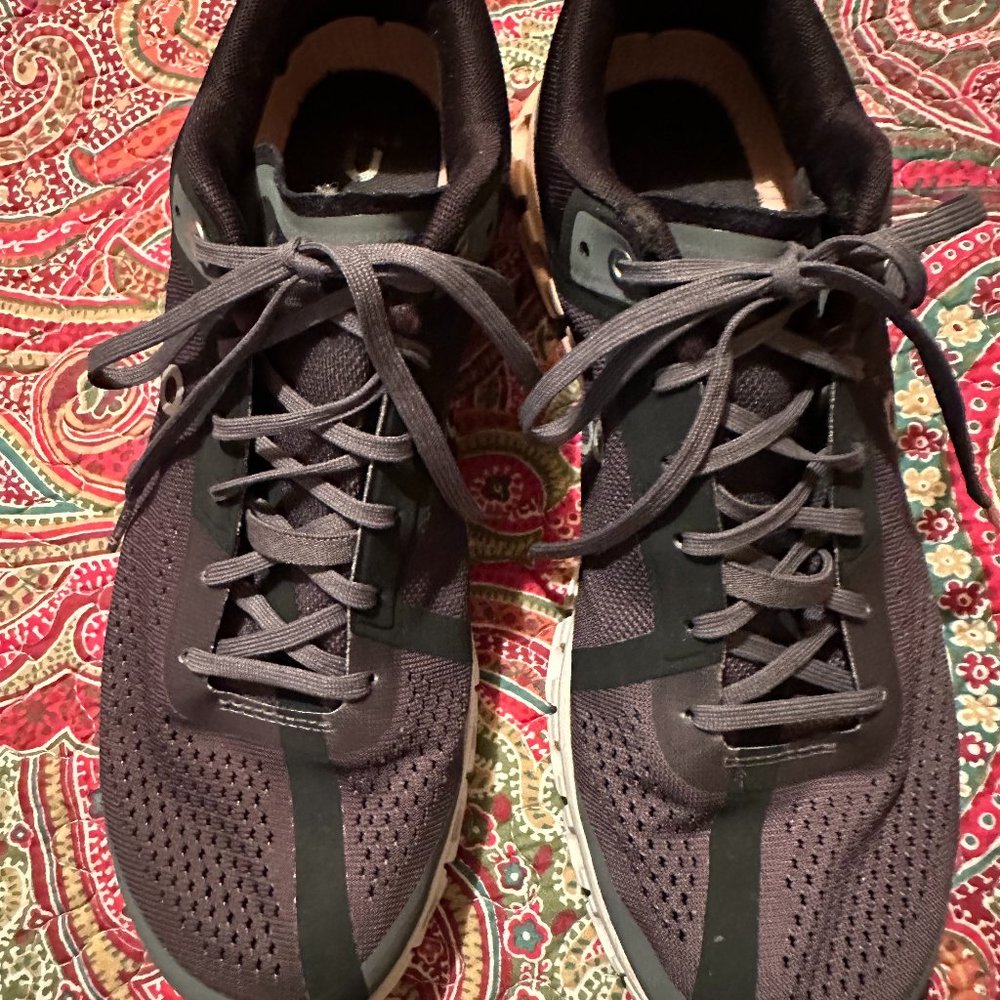 ON Cloud Flow running shoes Rock/Rose Size 10